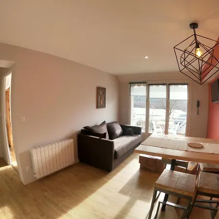 Logis Hotel Restaurant Beau Site Отель Шамбон-сюр-Лак