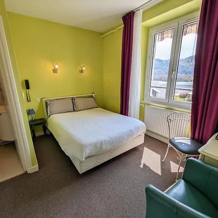 Отель Logis Hotel Restaurant Beau Site Шамбон-сюр-Лак