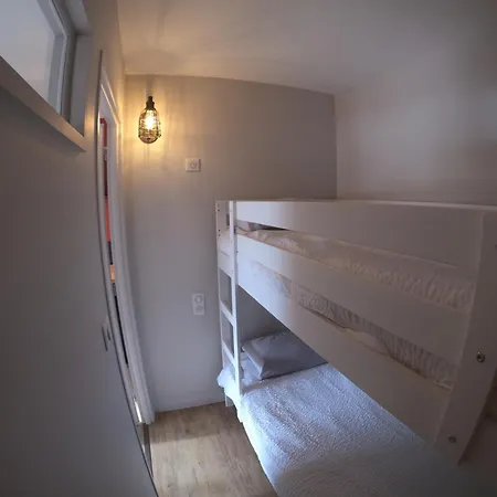 Отель Logis Hotel Restaurant Beau Site