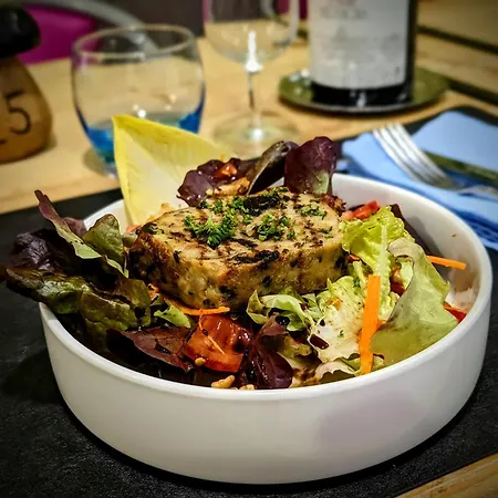 Отель Logis Hotel Restaurant Spa Le Beau Site