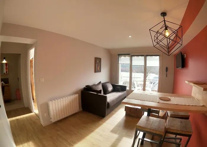 Logis Hotel Restaurant Spa Le Beau Site Отель Шамбон-сюр-Лак