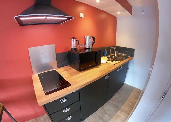 Отель Logis Hotel Restaurant Spa Le Beau Site Шамбон-сюр-Лак