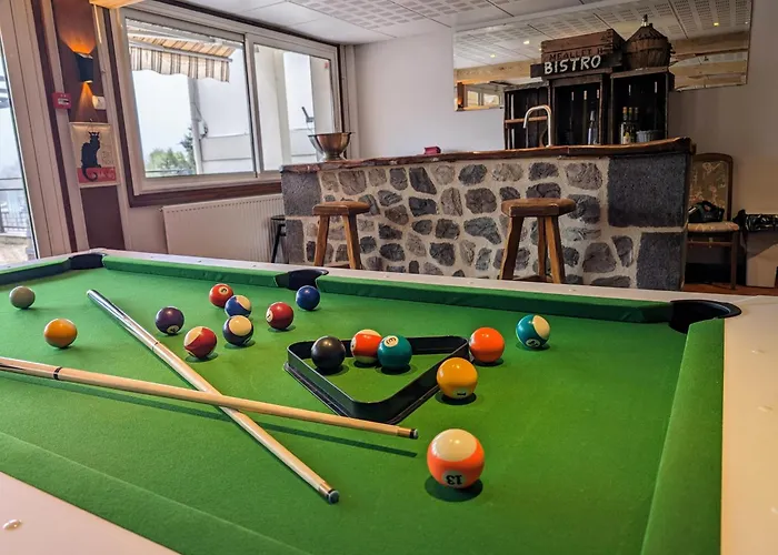 Logis Hotel Restaurant Spa Le Beau Site Отель Шамбон-сюр-Лак