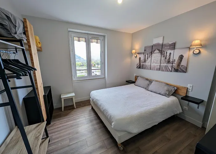 Logis Hotel Restaurant Spa Le Beau Site Отель Шамбон-сюр-Лак