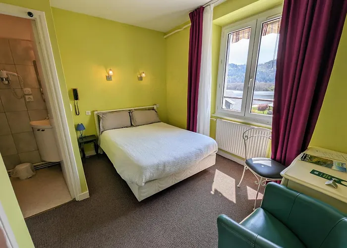 Отель Logis Hotel Restaurant Spa Le Beau Site Шамбон-сюр-Лак