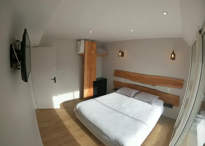 Logis Hotel Restaurant Spa Le Beau Site Отель Шамбон-сюр-Лак