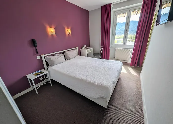 Отель Logis Hotel Restaurant Spa Le Beau Site