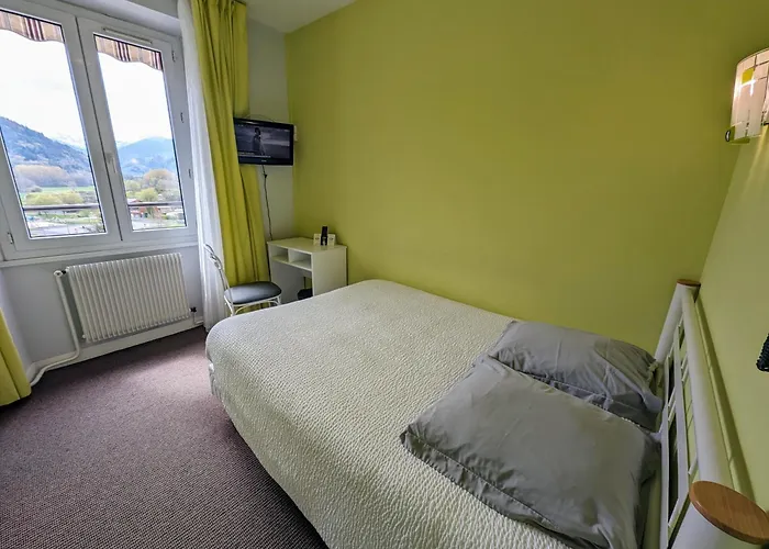 Logis Hotel Restaurant Spa Le Beau Site Отель Шамбон-сюр-Лак