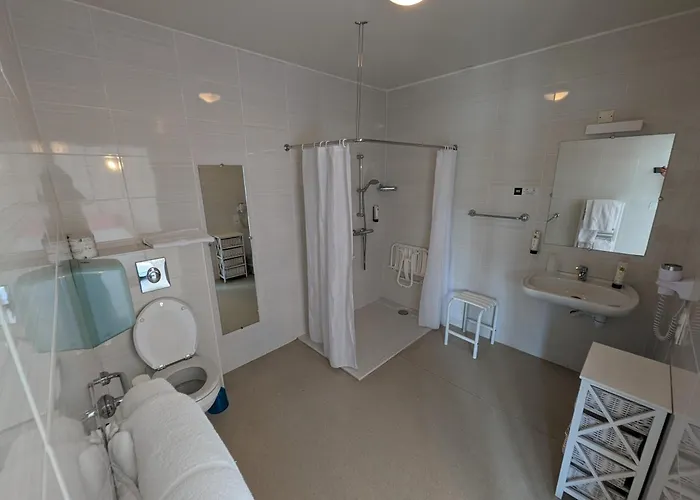 Отель Logis Hotel Restaurant Spa Le Beau Site