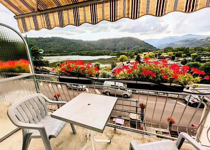 Logis Hotel Restaurant Spa Le Beau Site Отель 2*