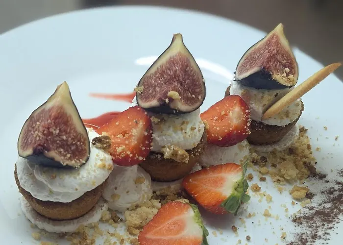 Logis Hotel Restaurant Spa Le Beau Site Отель Шамбон-сюр-Лак