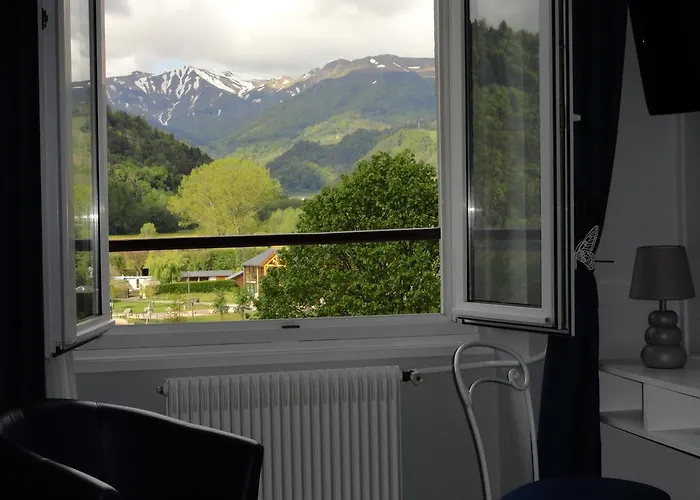 Logis Hotel Restaurant Spa Le Beau Site Отель Шамбон-сюр-Лак