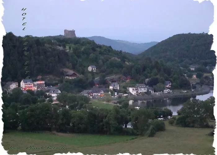 Отель Logis Hotel Restaurant Spa Le Beau Site