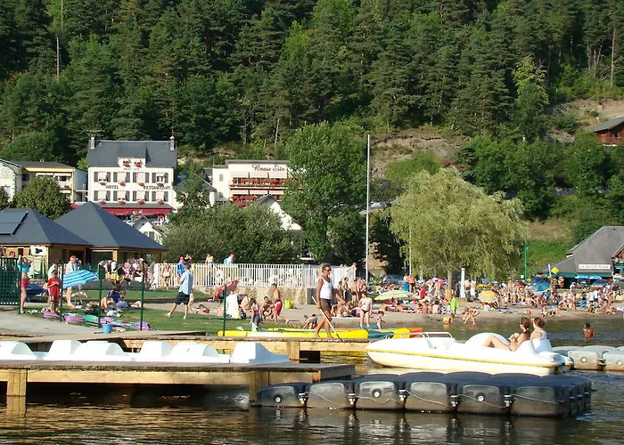 Отель Logis Hotel Restaurant Spa Le Beau Site Шамбон-сюр-Лак